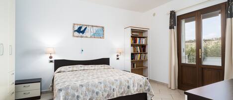 1 室のベッドルーム、アイロン / アイロン台、ベッドシーツ