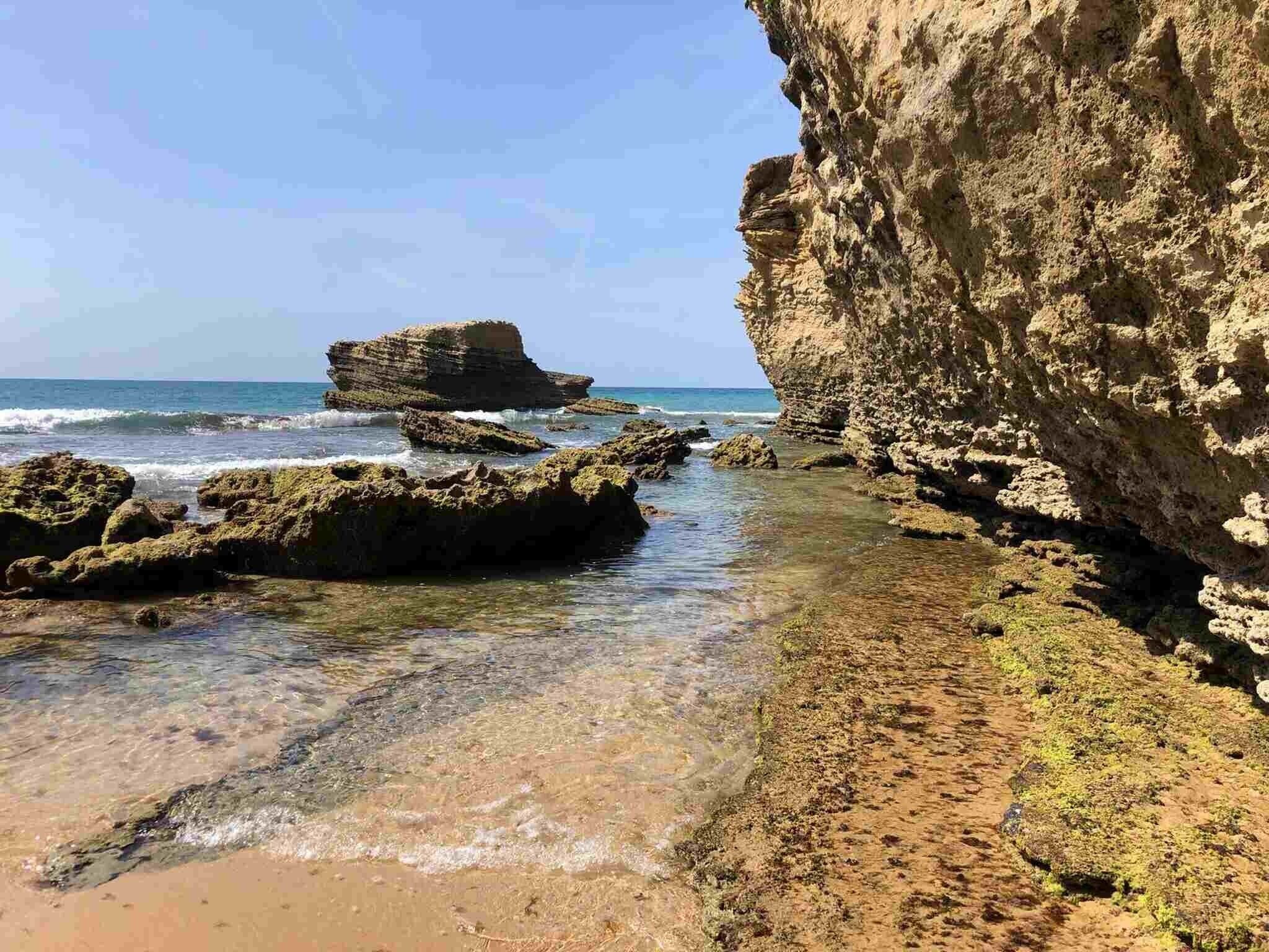 Una spiaggia nelle vicinanze