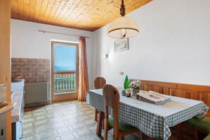 Dining - Apartment 'Petra' with Mountain View, Shared Garden and Wi-Fi (Appiano)