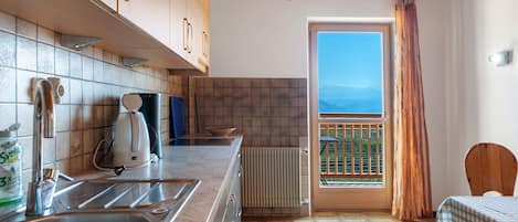 Fridge, stovetop, coffee/tea maker, electric kettle