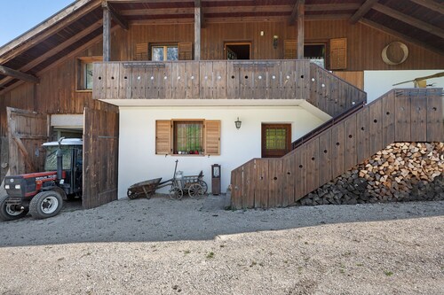 Ferienwohnung 'Katharina' mit Bergblick, Gemeinschaftsgarten und Wi-Fi