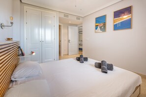 2 bedrooms, iron/ironing board, free WiFi, bed sheets - Apartment 'Apartamento Coral' with Sea View, Shared Pool and Wi-Fi (Almuñécar)