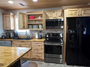 Frigorífic, microones, forn i placa de cuina 