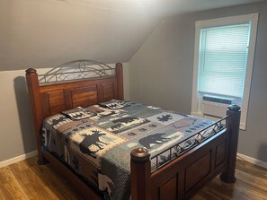 5 dormitoris, caixa forta a l'habitació i planxa i posts de planxar 