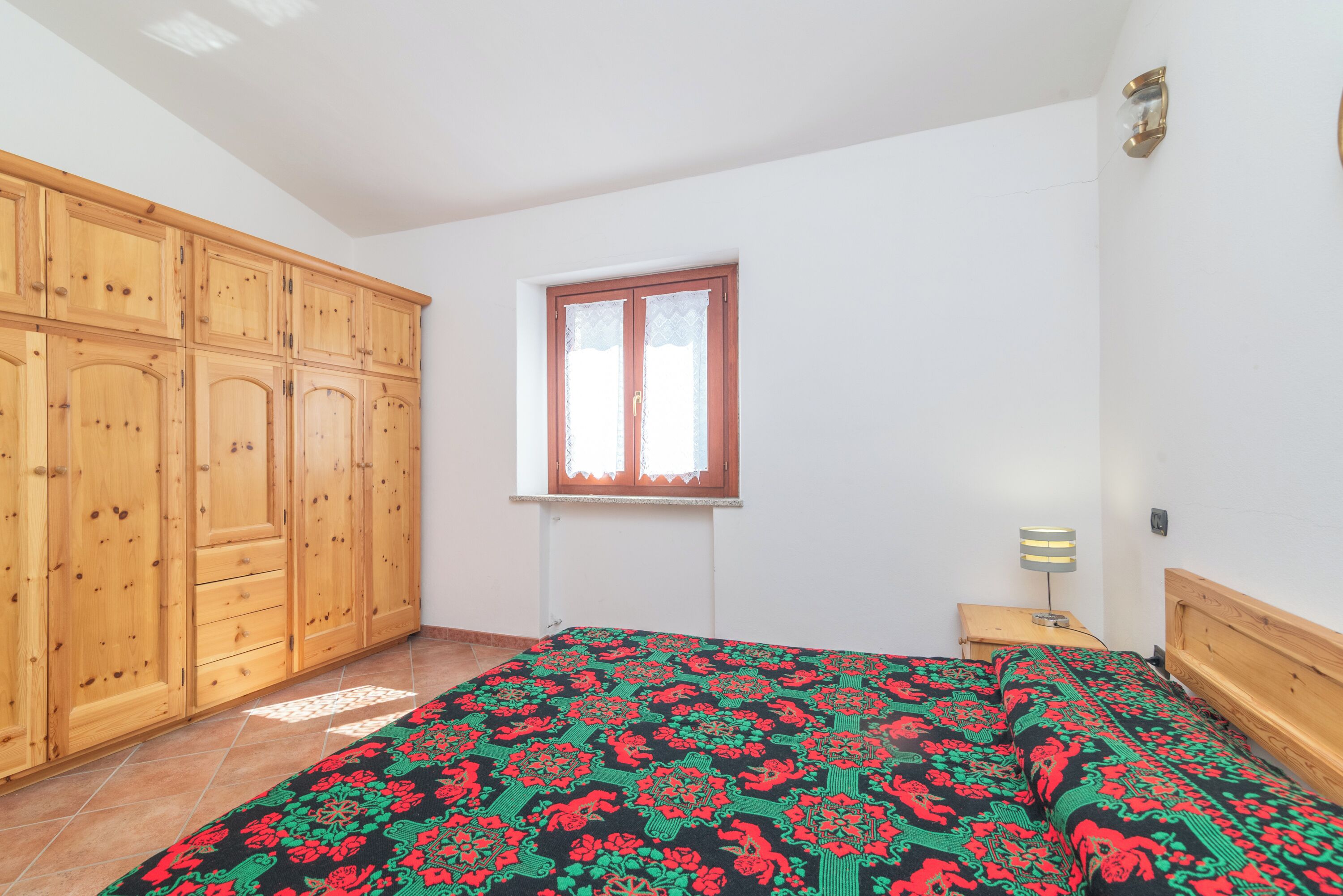 2 bedrooms, iron/ironing board, bed sheets