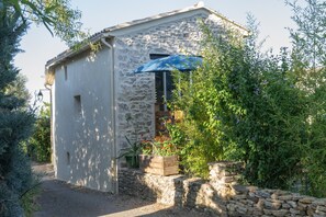 Exterior - Studio Apartment 'Le Chant Des Tongs' Surrounded by Nature with Wi-Fi and Air Conditioning (Salazac)