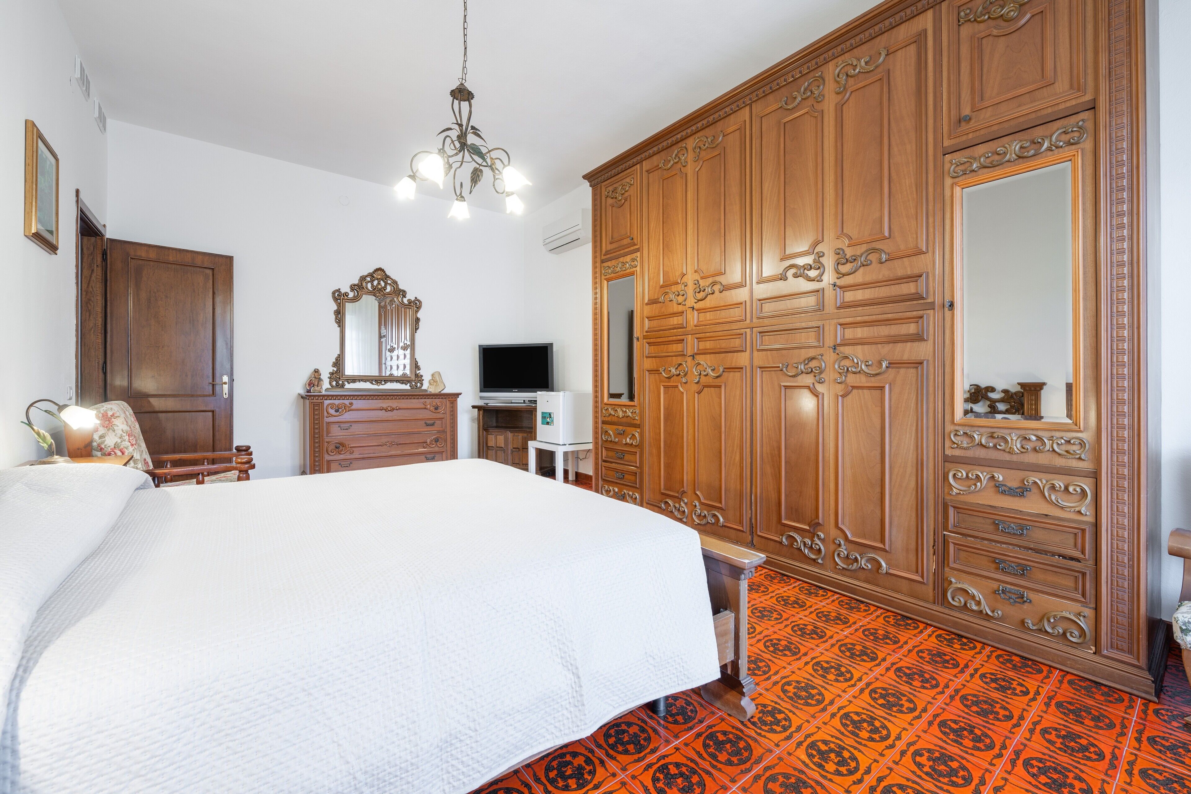 3 habitaciones, wifi gratis y ropa de cama 