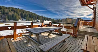 Chalet "Makaau - Praz De Lys" mit Bergblick, privater Terrasse und WLAN