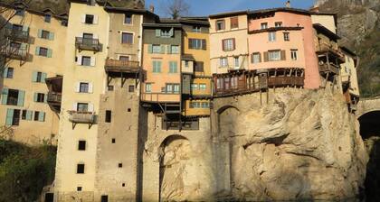 Appartement "Au Bonheur Suspendu" avec terrasse privée, Wi-Fi et climatisation