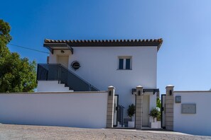 Exterior - Apartment 'Apartamento Dialma' with Mountain Views, Wi-Fi, and Air Conditioning (Vejer de la Frontera)