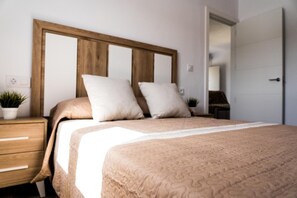 4 bedrooms, free WiFi, bed sheets - Apartment 'Apartamento Dialma' with Mountain Views, Wi-Fi, and Air Conditioning (Vejer de la Frontera)