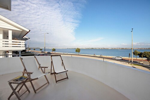 Villa 'Casa Das Dunas' with Sea View, Private Terrace and Wi-Fi
