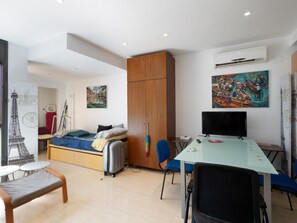 1 bedroom, free WiFi, bed sheets - Apartment 'Gesmark' with Wi-Fi and Air Conditioning (Mataró)