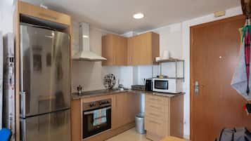 Een koelkast, een magnetron, een kookplaat