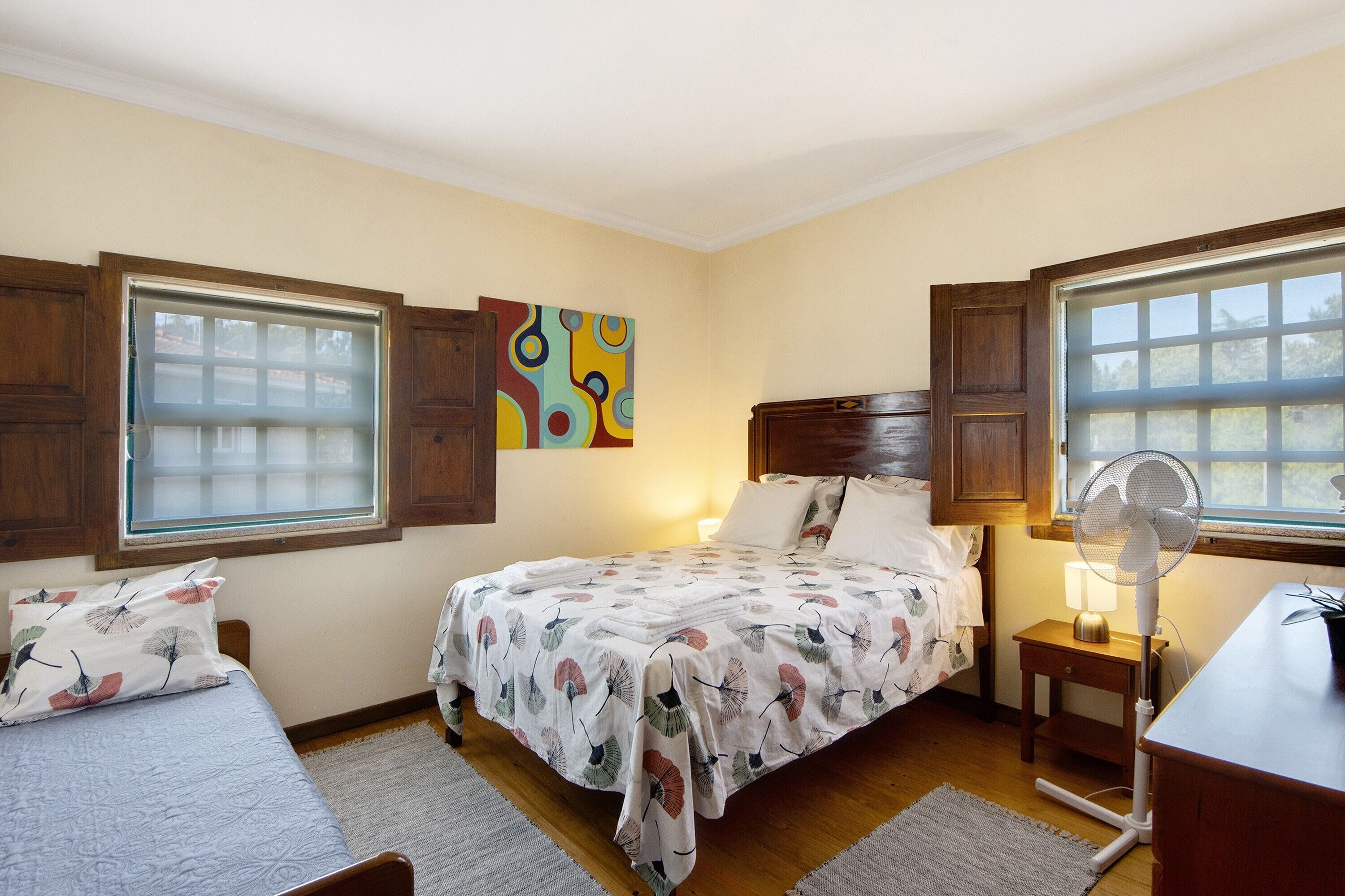 4 dormitorios, tabla de planchar con plancha, wifi gratis y ropa de cama