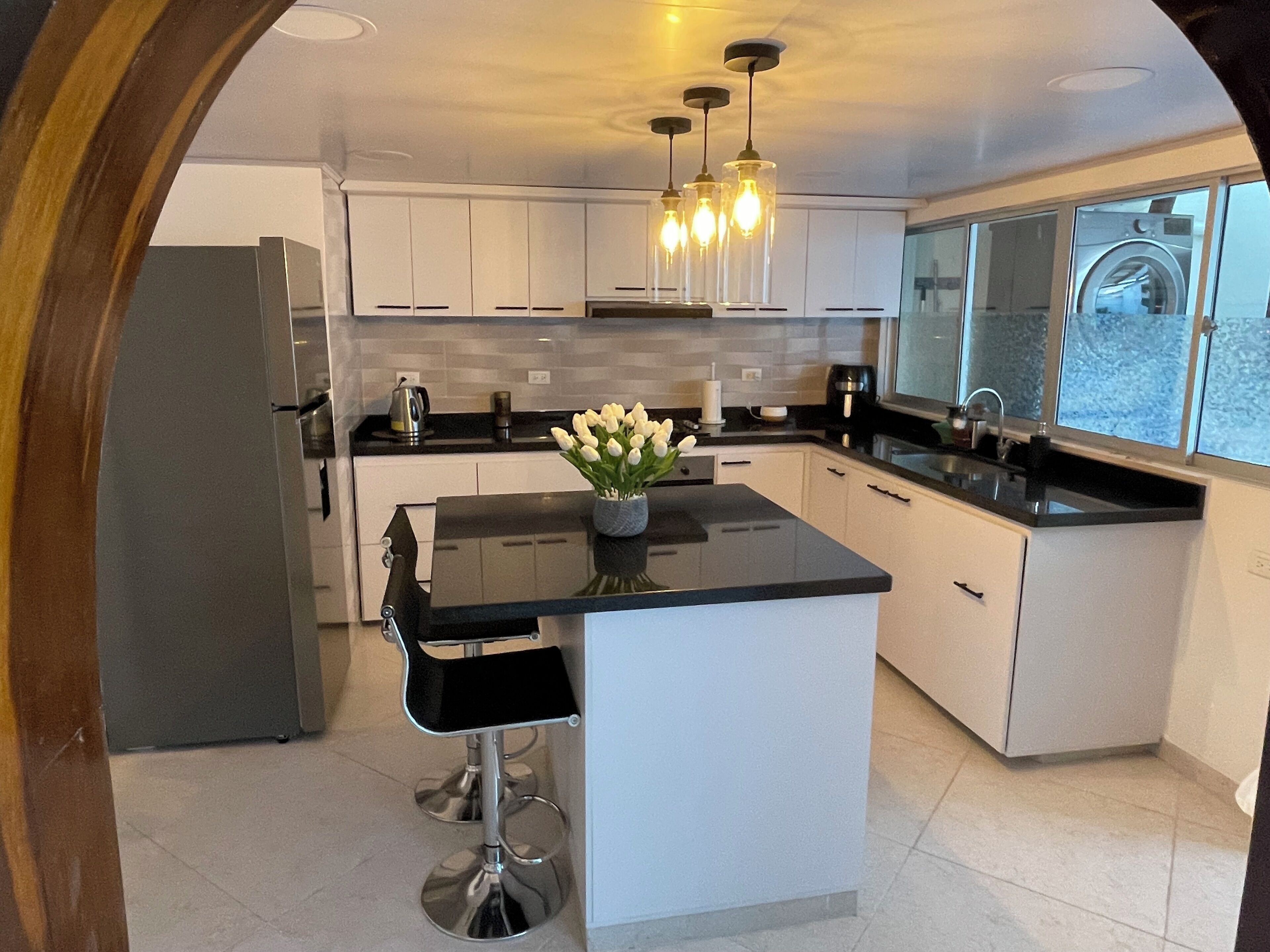 Fridge, oven, stovetop, coffee/tea maker