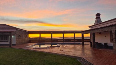 Habitación 'Quarto Cinzento-Vista Campo-Con Patio' con Piscina Compartida, Wi-Fi y Aire Acondicionado