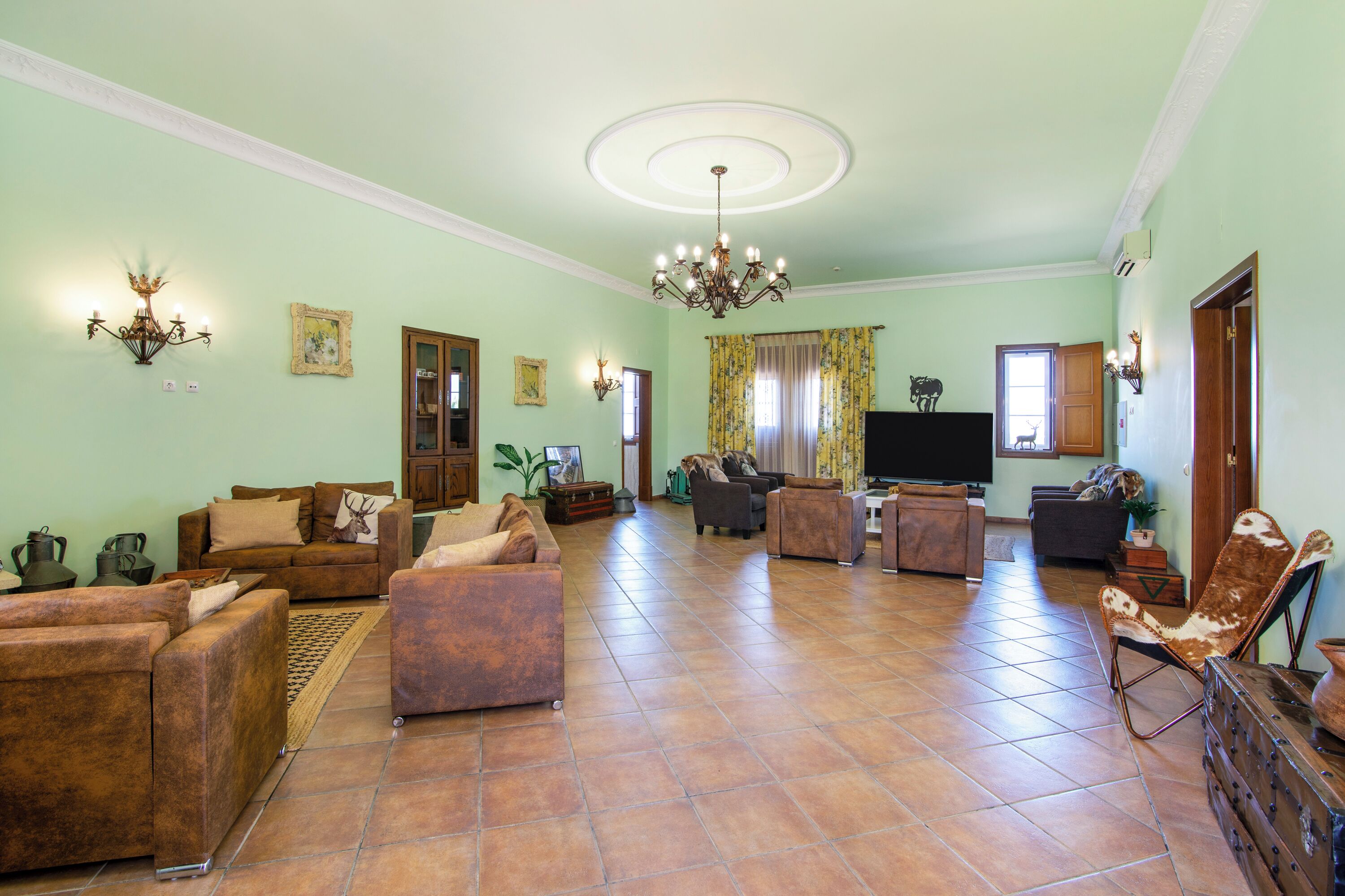 Televisie en een open haard