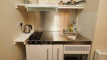 ์ํํธ, ์นจ์ค 1๊ฐ (Sutherland Apartment) | ์ ์ฉ ์ฃผ๋ฐฉ | ๋์ฅ๊ณ , ์ ์๋ ์ธ์ง, ์ฟกํ, ์ ๊ธฐ ์ฃผ์ ์