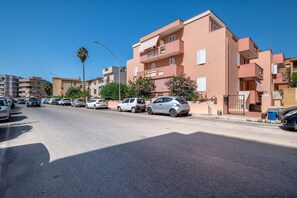 Exterior - Holiday Home 'Casa 'Sole Del Lido'' with Balcony and Air Conditioning (Alghero)