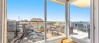 Apartment 'Vue Mer - Plage À 30m' with Sea View, Private Terrace and Wi-Fi