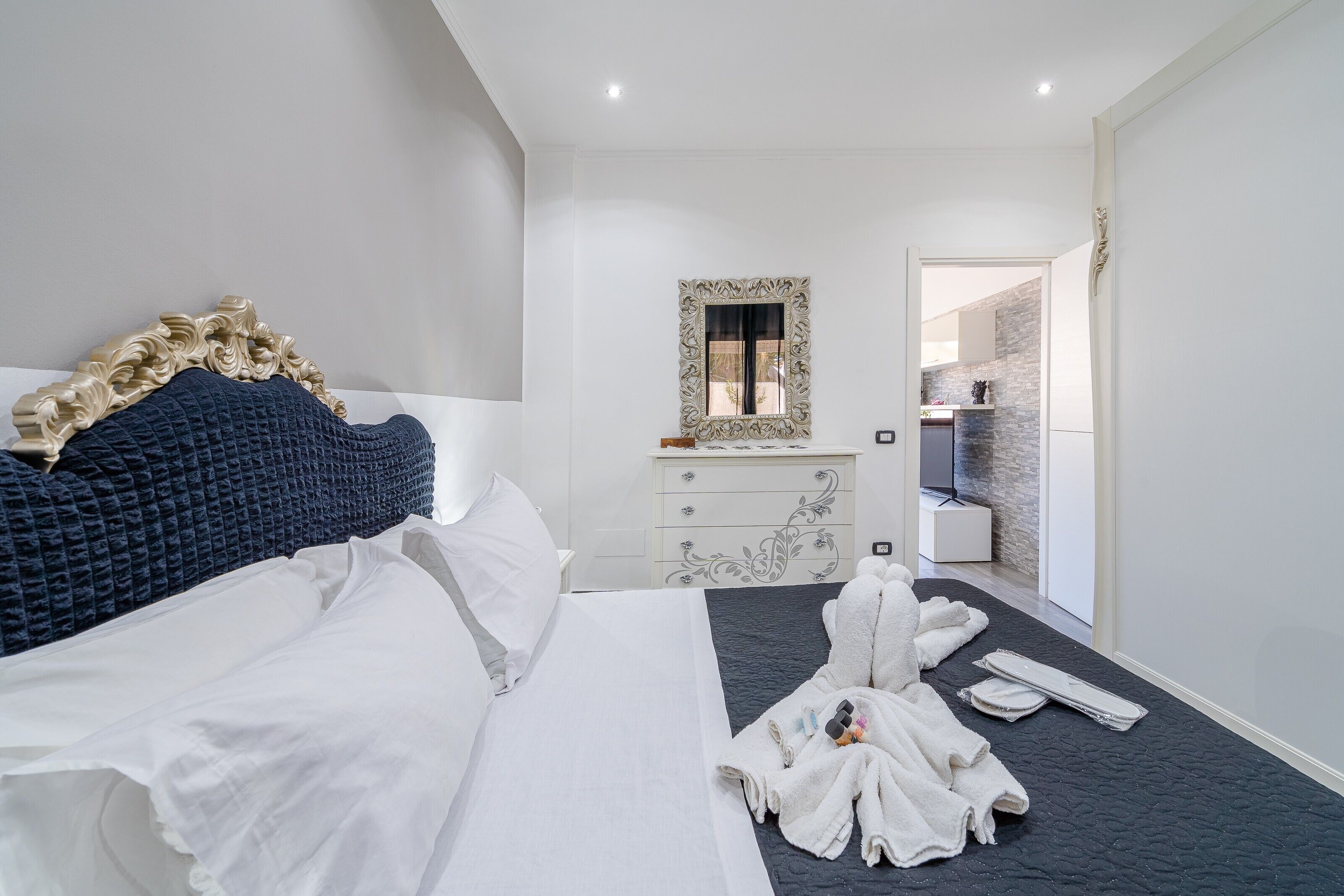 1 chambre, fer et planche à repasser, Wi-Fi gratuit, draps fournis