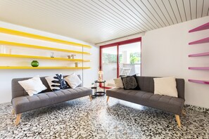 TV - Apartment 'Al Civico 1' with Private Terrace, Wi-Fi and Air Conditioning (Conversano)