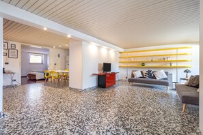 Interior - Apartment 'Al Civico 1' with Private Terrace, Wi-Fi and Air Conditioning (Conversano)