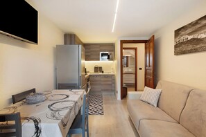 TV - Apartment 'Sotto' with Private Terrace and Wi-Fi (Morgex)