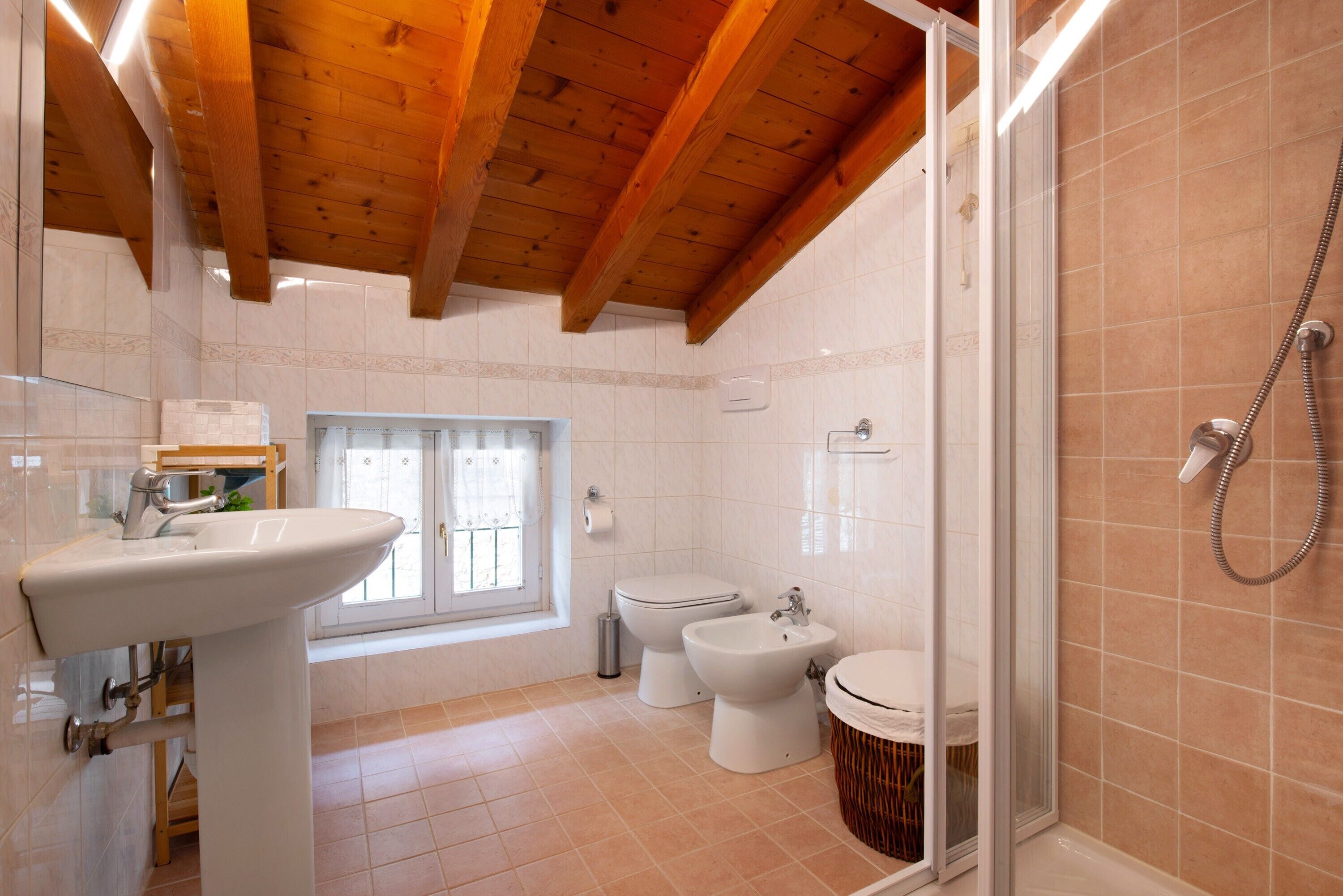 Shower, free toiletries, hair dryer, towels