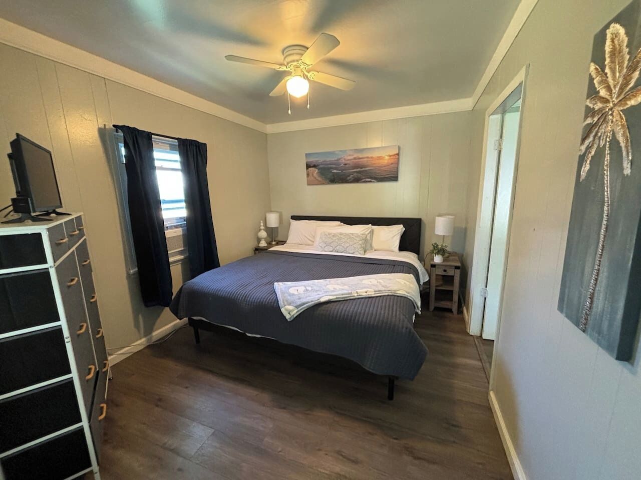 Room in Beachwood: 1 Bedroom, King bed.
