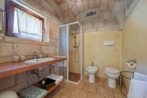 Dusche, Haartrockner, HandtĂŒcher