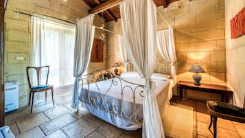 1 bedroom, desk, free WiFi, bed sheets