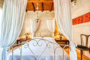 1 bedroom, desk, free WiFi, bed sheets - Room 'Masseria Copertini - Geco' with Wi-Fi and Air Conditioning (Vernole)