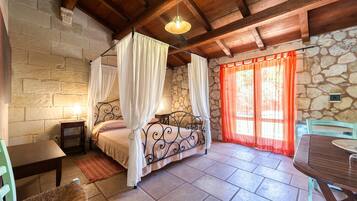 1 bedroom, desk, free WiFi, bed sheets