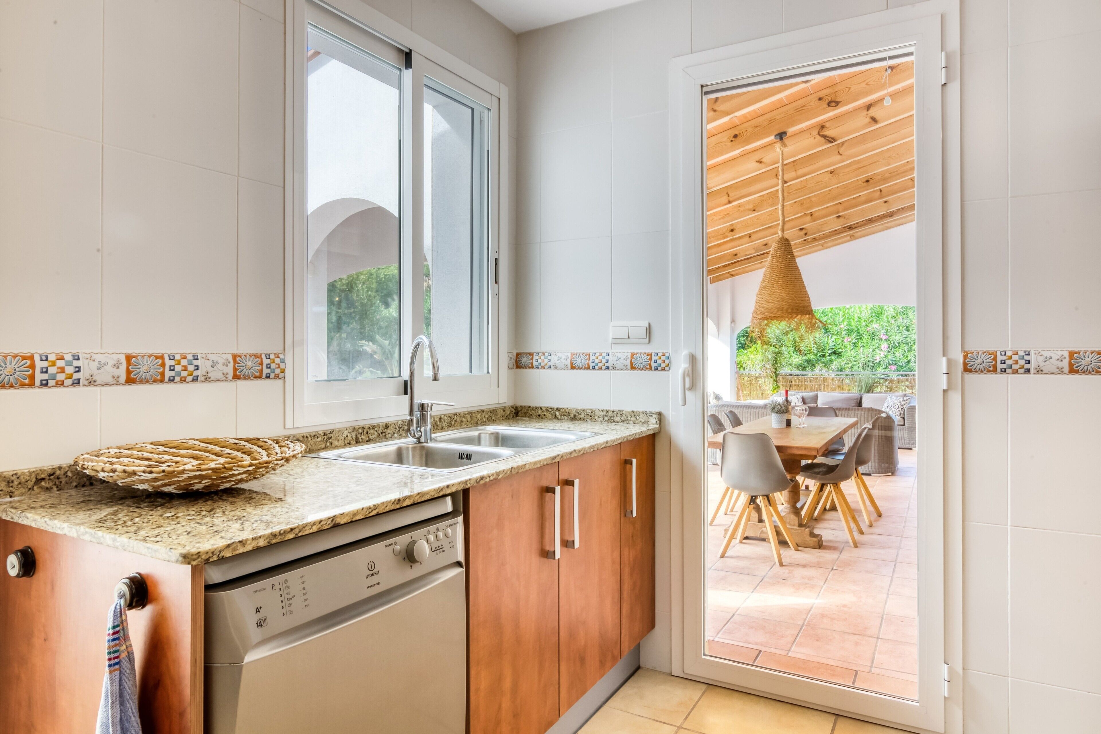 冰箱、微波炉、烤箱、炉灶