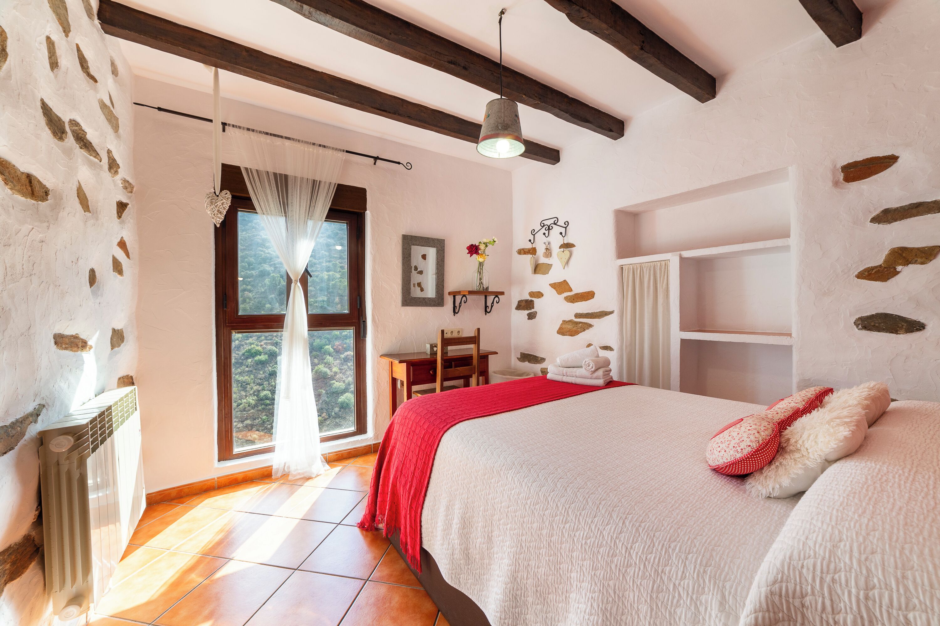 1 habitación, tabla de planchar con plancha, wifi gratis y ropa de cama 