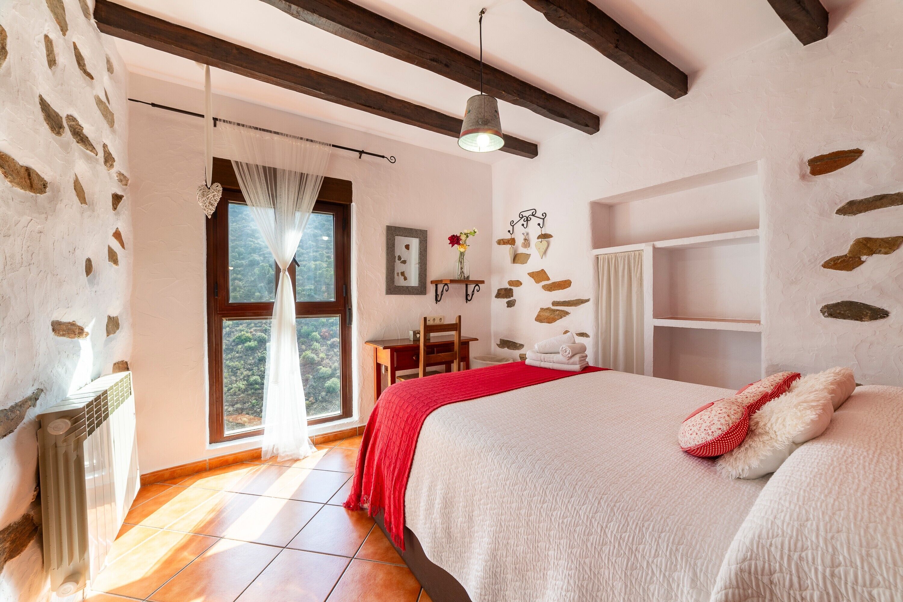 1 slaapkamer, een strijkplank/strijkijzer, gratis wifi, beddengoed