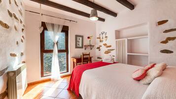 1 slaapkamer, een strijkplank/strijkijzer, gratis wifi, beddengoed