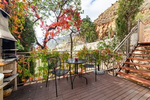 Outdoor dining - Country House 'Picachico' with Mountain View, Wi-Fi and Air Conditioning (Laroya)