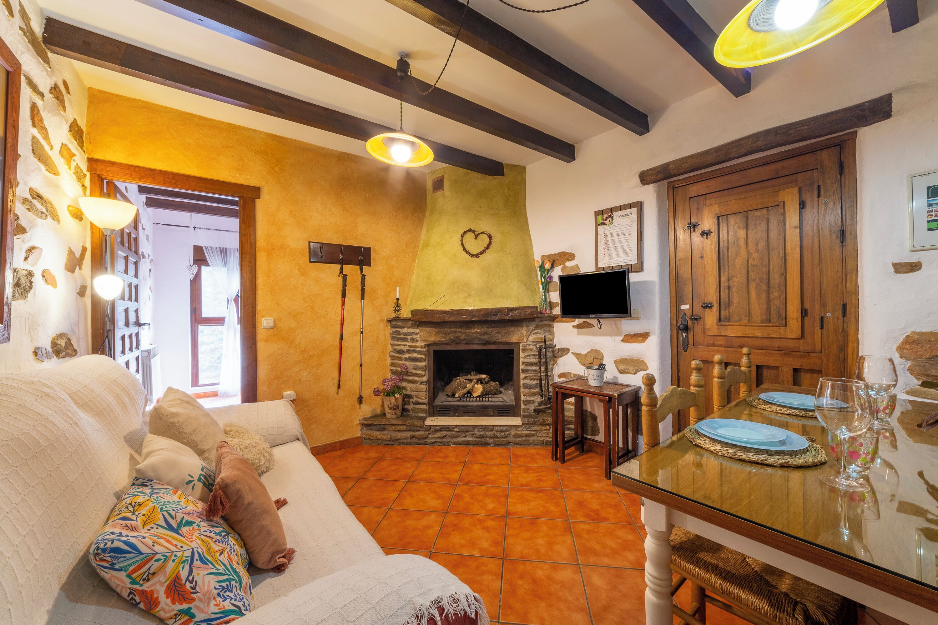 Televisie en een open haard