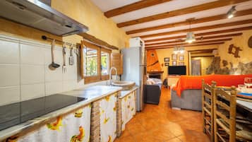 Refrigerador, microondas, horno, placa de cocina