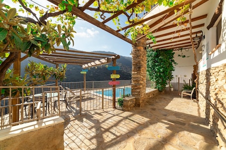 Terrace/patio. Country House 'C´antonia Y Manuel' with Mountain View, Wi-Fi and Air Conditioning