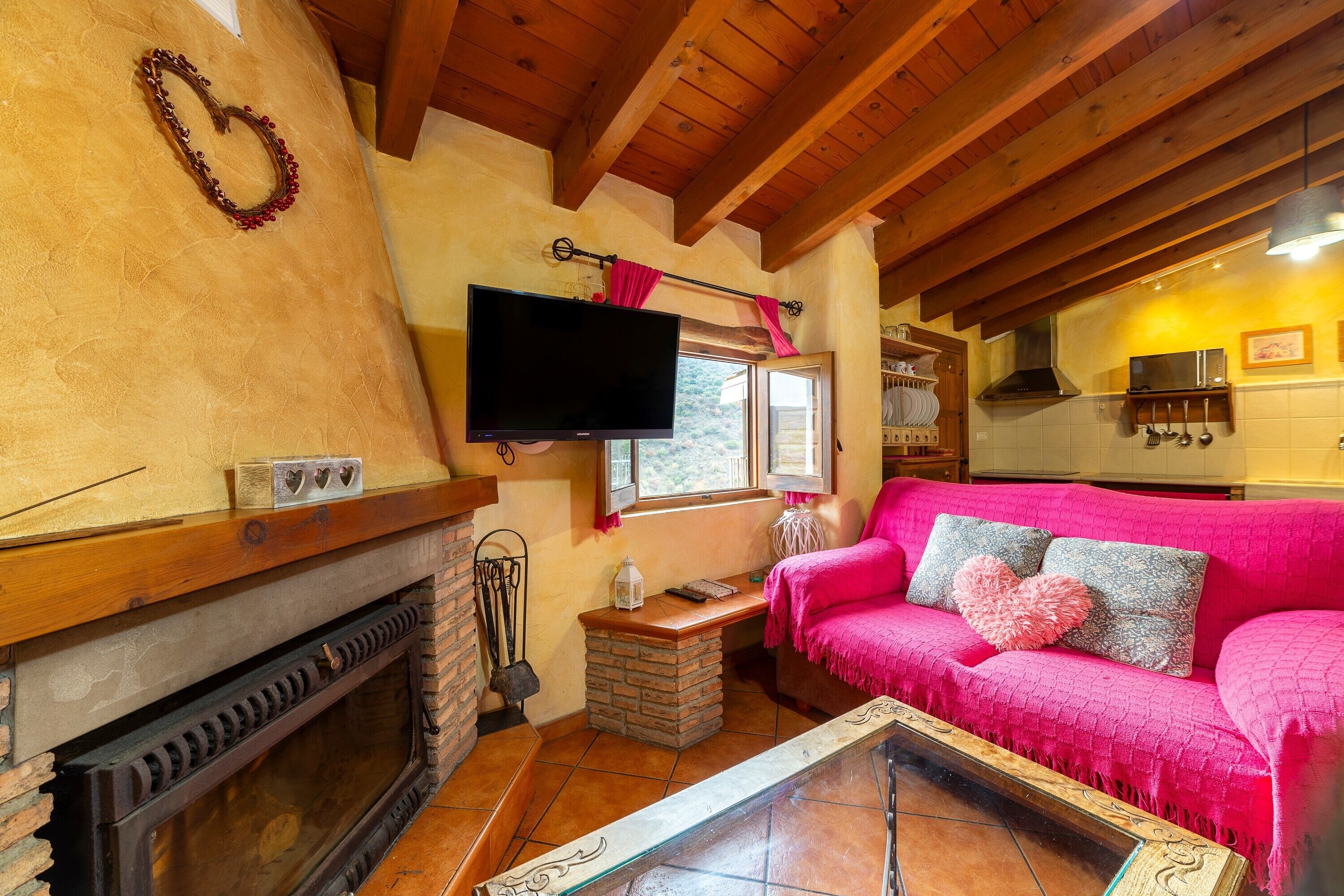 TV, fireplace