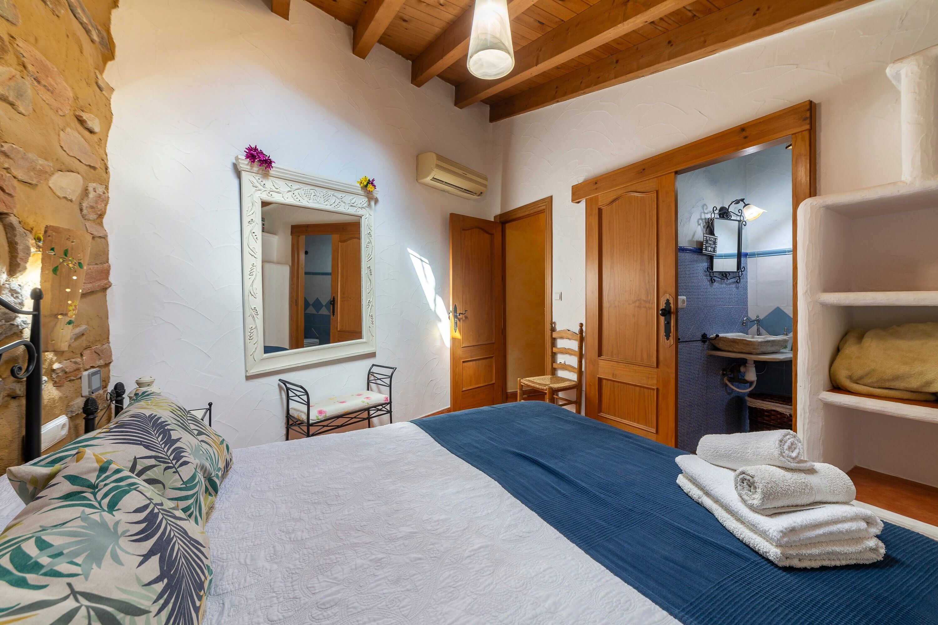 2 habitaciones, tabla de planchar con plancha y wifi gratis 