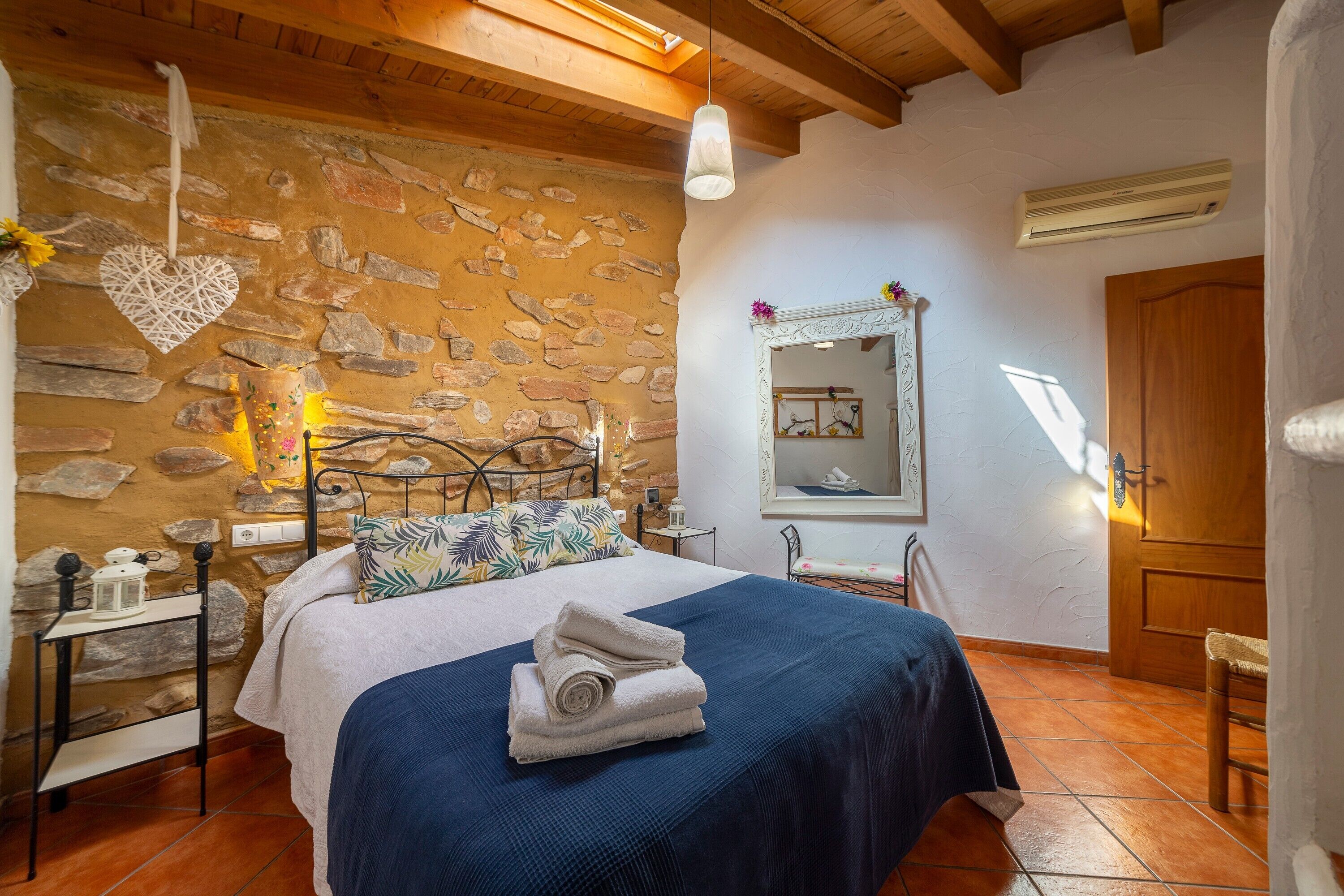 2 slaapkamers, een strijkplank/strijkijzer, gratis wifi, beddengoed