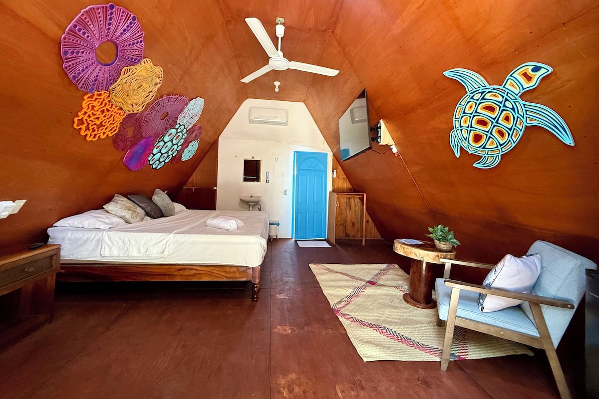Standard Cabin | Desk, laptop workspace, WiFi (free), bed sheets