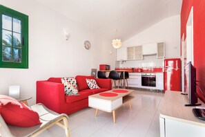 TV - Vacation Apartment 'Cotillo Lagoons' with Sea View, Private Terrace and Wi-Fi (Cotillo)