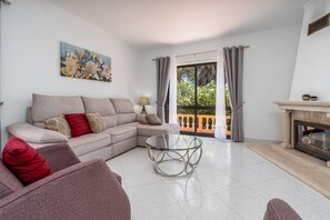 TV, peis og bordtennis