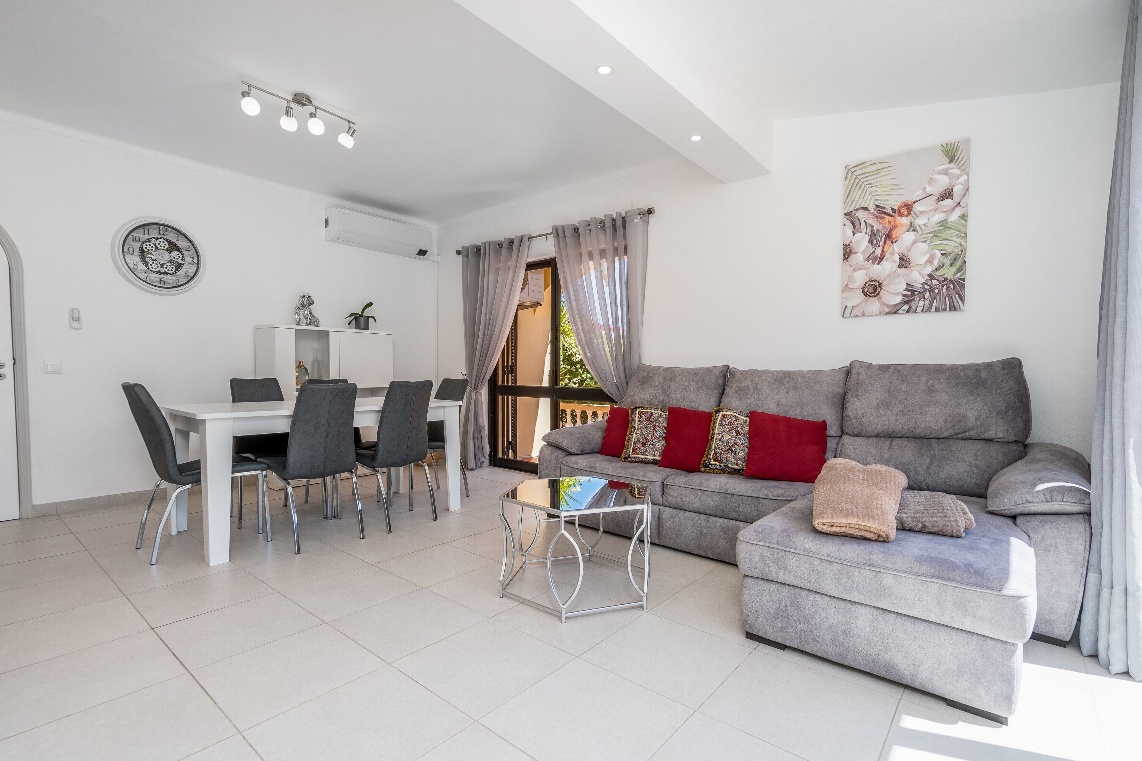 電視、壁爐、乒乓球設施